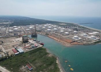 Falla en línea de descarga provoca conato de incendio en la Refinería Olmeca de Dos Bocas