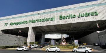 Cigarros patito no despegan: decomiso millonario en el aeropuerto de CDMX