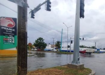 Agua y gasolina confluyen en el subsuelo de Chetumal en época de lluvias