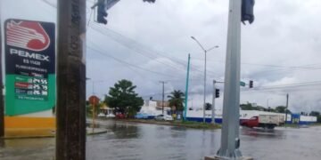 Agua y gasolina confluyen en el subsuelo de Chetumal en época de lluvias