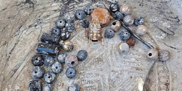 “Tesoro” bajo tierra: albañiles encuentran vestigios prehispánicos en Oaxaca