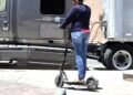 ¿Te trasladas en Scooter? Prepárate para casco y placas; alistan reforma para la micromovilidad