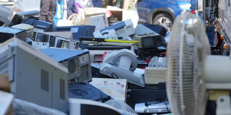 ¿Electrónicos olvidados? La UNAM te invita a donarlos o reciclarlos