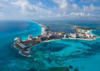 Vacaciones de fin de año rompen récords: turismo crece 7.5% en México