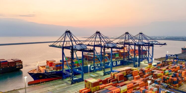 Arriba a Veracruz el CMA CGM ORFEO, el portacontenedores de mayor eslora
