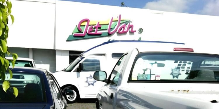 Sin licitación, el Órgano de Administración Judicial compra 571 vehículos a proveedor consentido