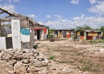 La pobreza baja en México, pero millones aún viven con carencias