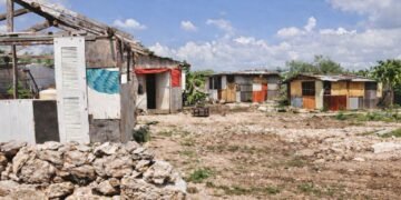 La pobreza baja en México, pero millones aún viven con carencias