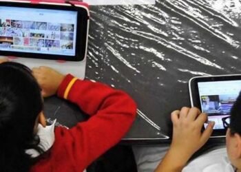 La lectura cambia de formato y el manga toma la delantera