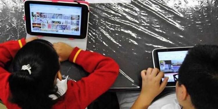 La lectura cambia de formato y el manga toma la delantera