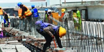 Constructoras locales buscan acceso a obra pública para frenar cierres