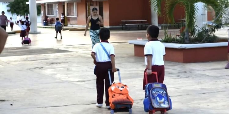 Escuelas laboran con normalidad y reportan niveles mínimos de ausentismo
