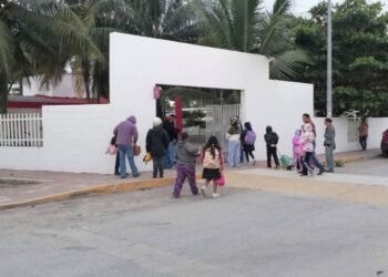 Por inacción de la SEQ, padres y madres de familia modifican horario de entrada a escuelas