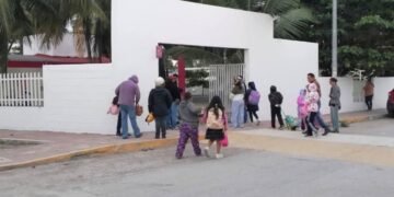 Por inacción de la SEQ, padres y madres de familia modifican horario de entrada a escuelas