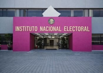 INE escala medidas sanitarias y combina cubrebocas con home office