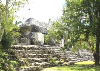 Mantienen ejidatarios control de zona arqueológica de Kohunlich, cobran 3 dólares por turista por conflicto con el INAH