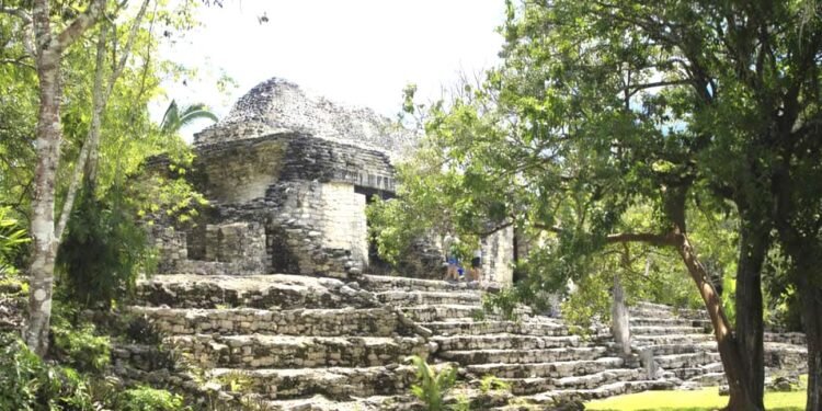 Mantienen ejidatarios control de zona arqueológica de Kohunlich, cobran 3 dólares por turista por conflicto con el INAH