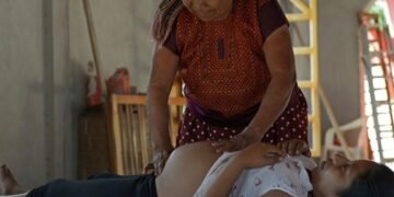 Guardiana del vientre: María Elide Chan y la resistencia de la partería tradicional en Sabán