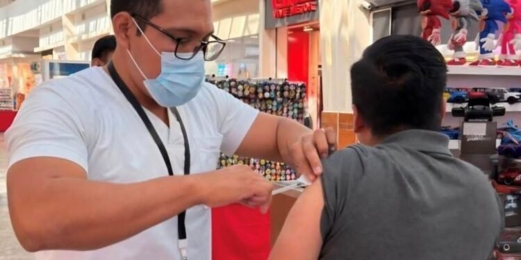 ¿Ya te vacunaste? Sarampión enciende alertas y cientos de chetumaleños abarrotan los módulos