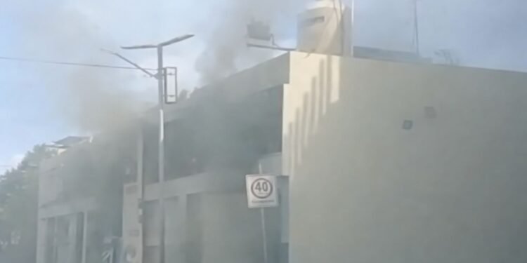 Ataques a comercios y quema de vehículos en Tulum y Playa del Carmen