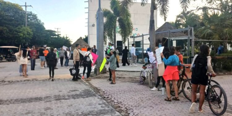 Otra vez Mahahual: vecinos bloquean el puerto y ponen en jaque a cruceros