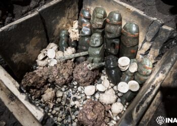 83 figuras y ritual monumental: INAH documenta ofrendas sin precedentes en el Templo Mayor