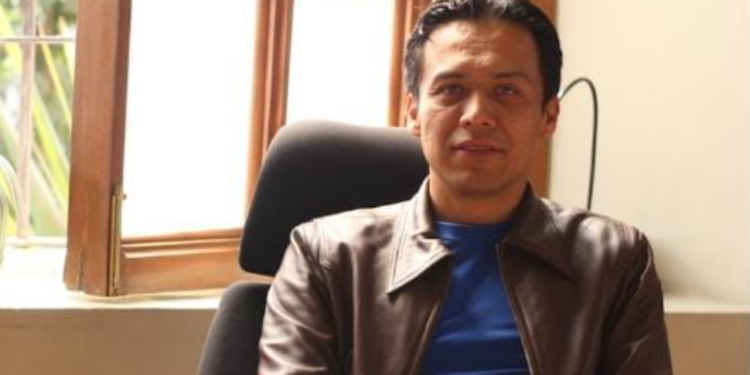 Abandona su trinchera: Marx Arriaga sale de la SEP tras cuatro días encerrado