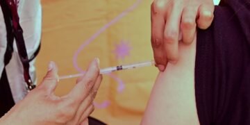 Sheinbaum descarta crisis por sarampión y anuncia refuerzo de vacunación