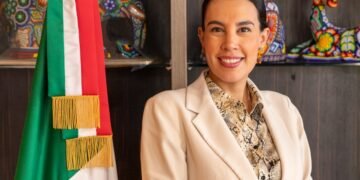 México rompe récord turístico en 2025; lo vistan  98.2 millones de turistas