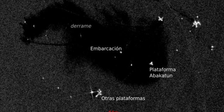 Derrame en el Golfo de México: CEMDA acusa silencio oficial y respuesta tardía