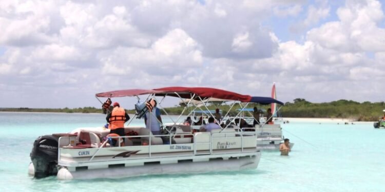 Bacalar intensifica limpieza y restricciones en la laguna previo a Semana Santa