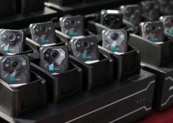 Equiparán a policías con casi 800 cámaras corporales; buscan reforzar vigilancia y confianza