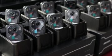 Equiparán a policías con casi 800 cámaras corporales; buscan reforzar vigilancia y confianza