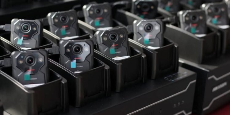 Equiparán a policías con casi 800 cámaras corporales; buscan reforzar vigilancia y confianza