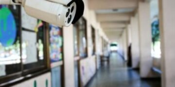 Ojos en las escuelas: reactivan videovigilancia para frenar robos y violencia