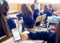 Sin distractores en las aulas: el Congreso abre debate para regular uso del celular en escuelas