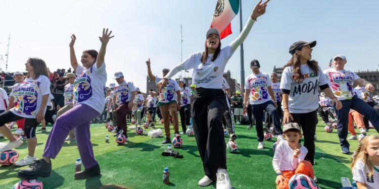 México se anota otro Guinness rumbo al Mundial; reúne más de 9 mil personas en clase masiva de futbol