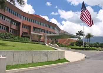 Estados Unidos reabre su embajada en Venezuela y marca un cambio en su estrategia