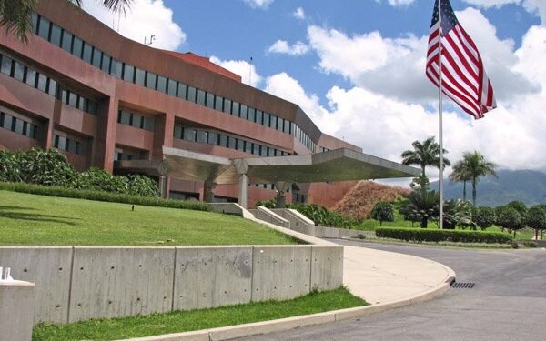 Estados Unidos reabre su embajada en Venezuela y marca un cambio en su estrategia