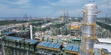 Refinería Olmeca enfrenta tercer incidente en semanas; activan protocolo ambiental