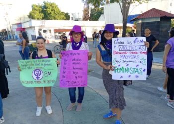 Mujeres marchan en Chetumal y denuncian violencia, acoso laboral y fallas institucionales