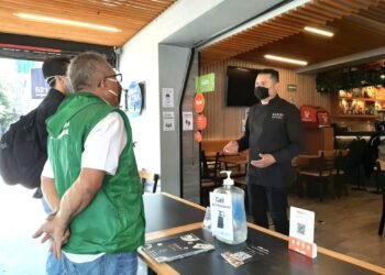 Restaurantes refuerzan medidas sanitarias ante alerta por sarampión