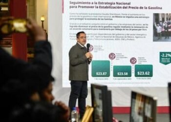Gasolina en México mantiene una tendencia baja desde 2025; Profeco vigila precios y márgenes