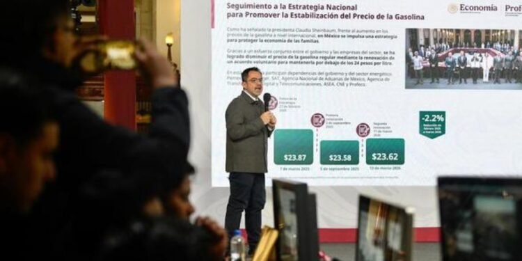 Gasolina en México mantiene una tendencia baja desde 2025; Profeco vigila precios y márgenes