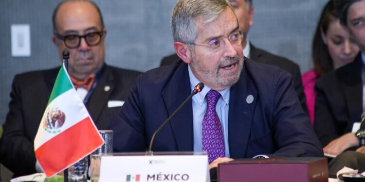 México escala presión internacional por muertes en centro migratorio de Adelanto en California