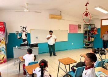 Padres exigen “candados estrictos” para la contratación de maestros en las primarias