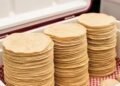 Van por revendedores de tortillas en Quintana Roo; Cofepris advierte decomisos y multas