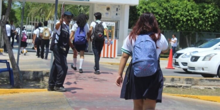 Padres de familia piden reforzar seguridad en escuelas contra sustancias ilícitas