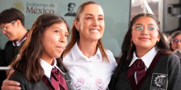 Sheinbaum proyecta inversión histórica en becas: más de un billón de pesos hacia 2030