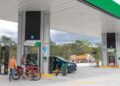 Gasolina, diésel estables y luz más barata dan respiro al bolsillo en abril